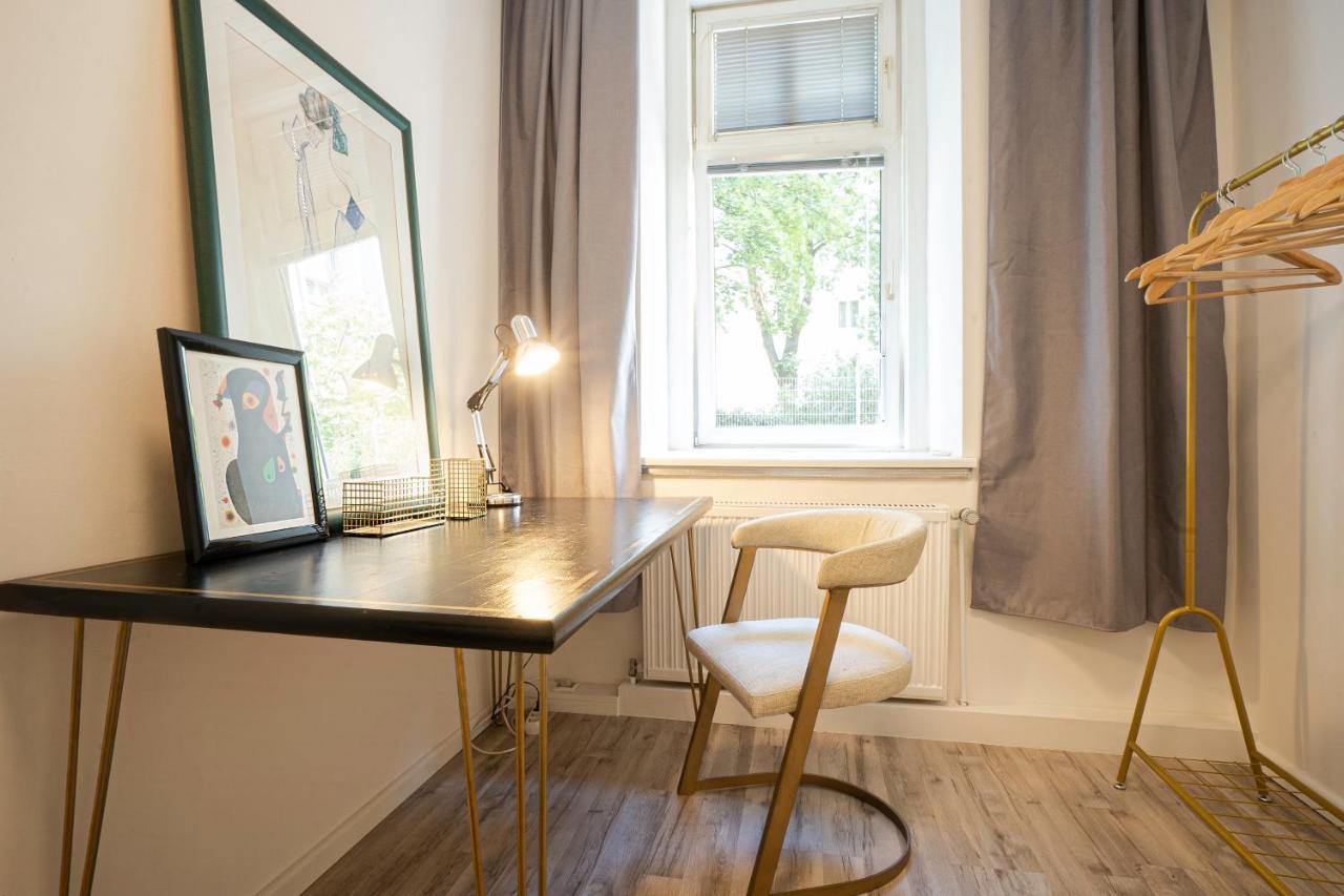 2-Room Apartment On The First Floor With Designer Renovation. Exit To The Courtyard. 15 Minutes To Schloss Schoenbrunn Вена Экстерьер фото