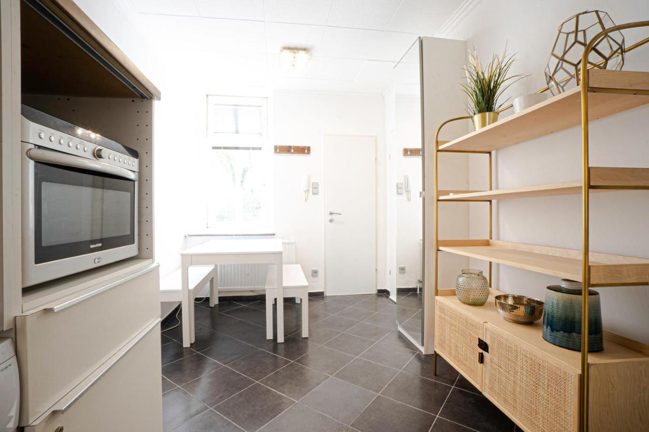 2-Room Apartment On The First Floor With Designer Renovation. Exit To The Courtyard. 15 Minutes To Schloss Schoenbrunn Вена Экстерьер фото