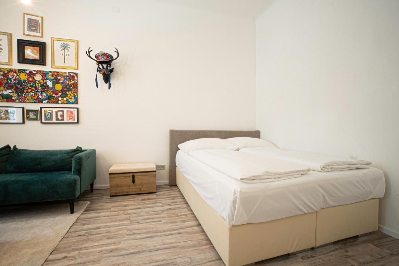 2-Room Apartment On The First Floor With Designer Renovation. Exit To The Courtyard. 15 Minutes To Schloss Schoenbrunn Вена Экстерьер фото