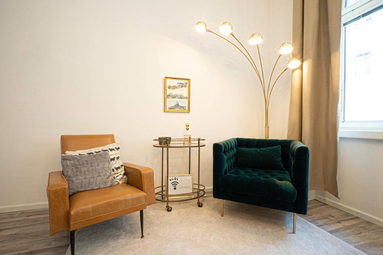 2-Room Apartment On The First Floor With Designer Renovation. Exit To The Courtyard. 15 Minutes To Schloss Schoenbrunn Вена Экстерьер фото