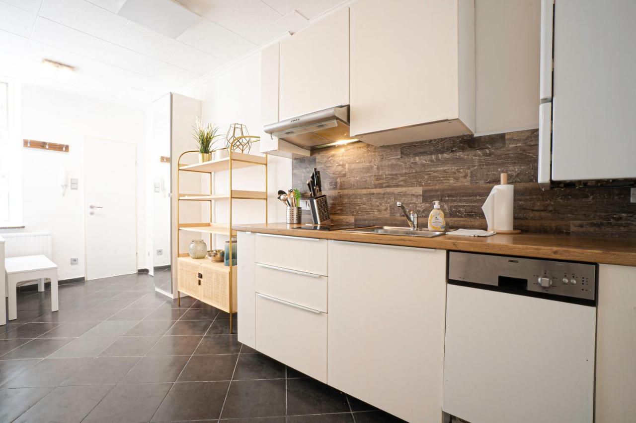 2-Room Apartment On The First Floor With Designer Renovation. Exit To The Courtyard. 15 Minutes To Schloss Schoenbrunn Вена Экстерьер фото