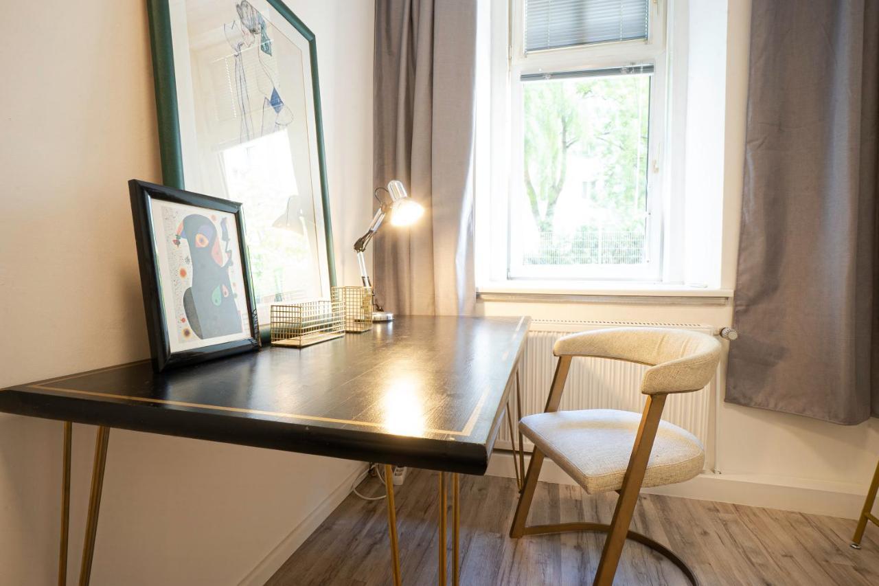 2-Room Apartment On The First Floor With Designer Renovation. Exit To The Courtyard. 15 Minutes To Schloss Schoenbrunn Вена Экстерьер фото