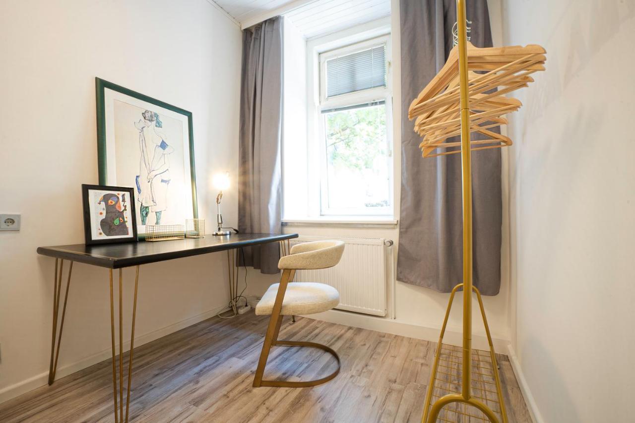 2-Room Apartment On The First Floor With Designer Renovation. Exit To The Courtyard. 15 Minutes To Schloss Schoenbrunn Вена Экстерьер фото