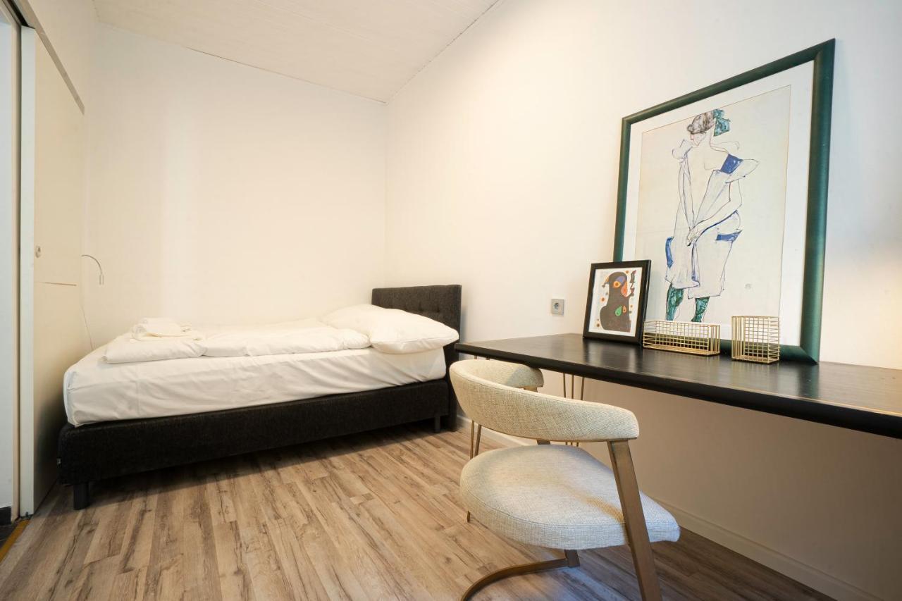 2-Room Apartment On The First Floor With Designer Renovation. Exit To The Courtyard. 15 Minutes To Schloss Schoenbrunn Вена Экстерьер фото