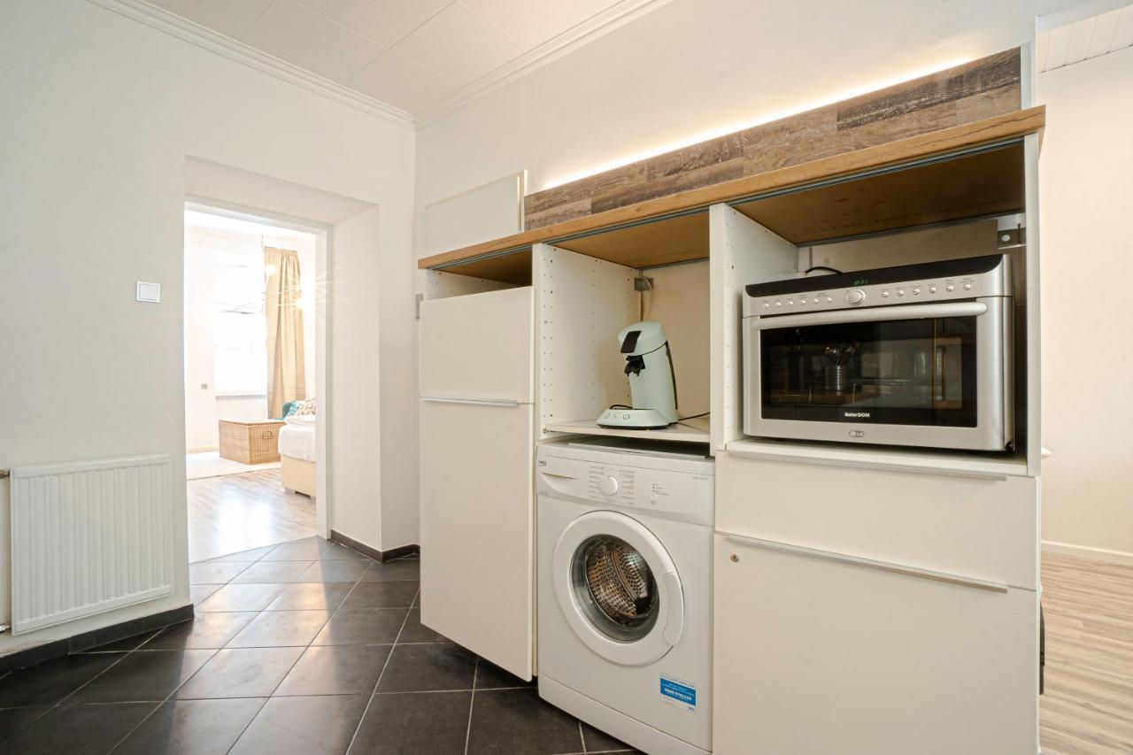 2-Room Apartment On The First Floor With Designer Renovation. Exit To The Courtyard. 15 Minutes To Schloss Schoenbrunn Вена Экстерьер фото