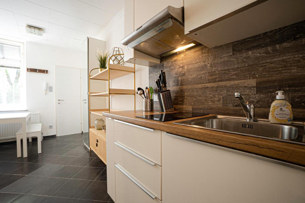 2-Room Apartment On The First Floor With Designer Renovation. Exit To The Courtyard. 15 Minutes To Schloss Schoenbrunn Вена Экстерьер фото