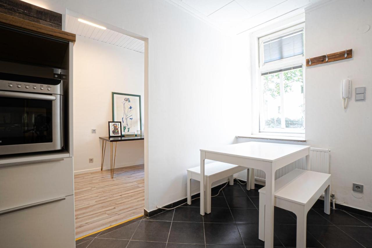 2-Room Apartment On The First Floor With Designer Renovation. Exit To The Courtyard. 15 Minutes To Schloss Schoenbrunn Вена Экстерьер фото